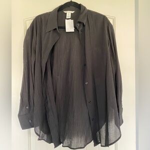 H&M Crinkle Button Down Shirt | Black | Size Medium | NWT
